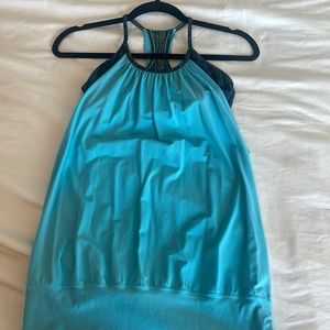 Lululemon work out top w/ bra